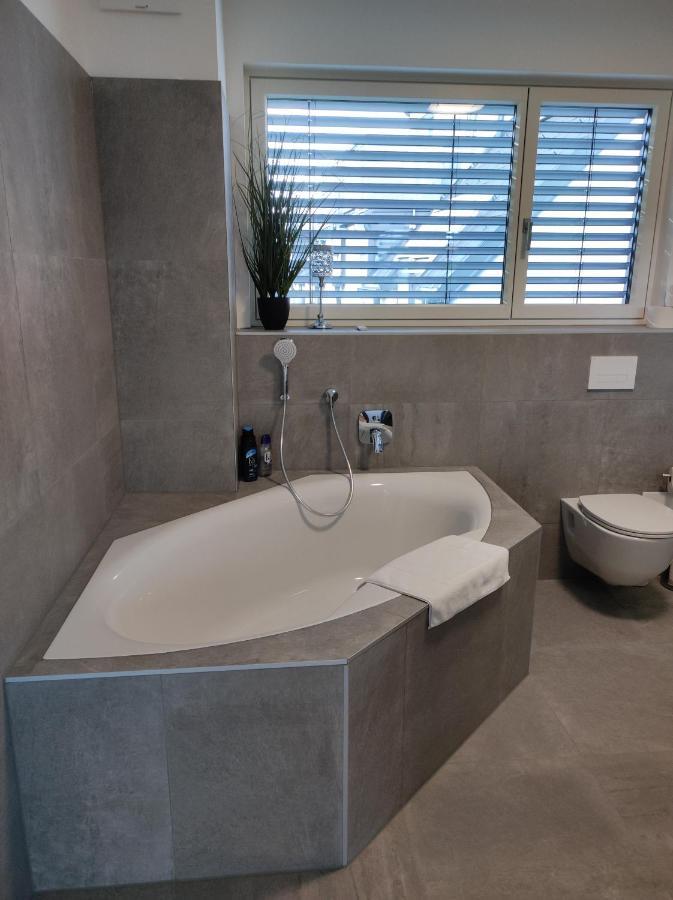 Luxurioeses Penthouse Mit Blick Auf Die Uno-City Und Dem Kaiserwasser. 3Schlafzimmer, 2 Baeder, Privat Lift Ins Apartment Vienna Exterior photo